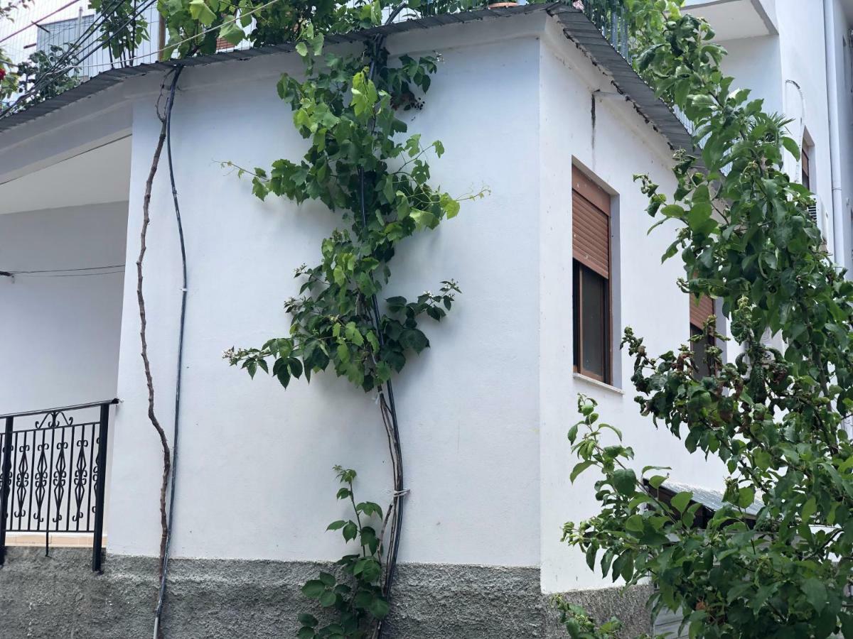 Room Click Inn Gjirokastër Exterior foto